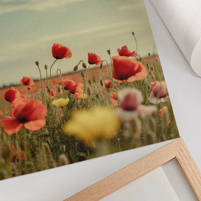Wandposter Ein Mohnfeld unter blauem Himmel, pastellfarbene Eleganz