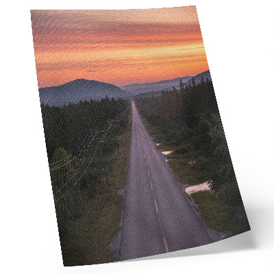 Kunstdruck leinwand Eine gerade Straße durch den Wald in einem pastellfarbenen Sonnenuntergang