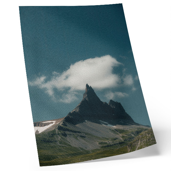Poster Spektakulärer Gipfel mit zarter Wolke