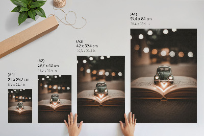 Poster Miniaturauto auf einem Buch mit magischen Lichtern