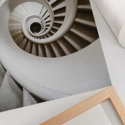 Wandposter moderne Architektur einer Wendeltreppe