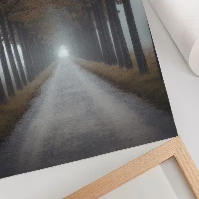 Kunstdruck auf Leinwand herbstlicher Nebel in einer Gasse mit symmetrischer und harmonischer Komposition