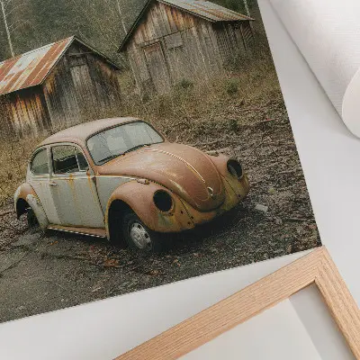 Wandposter rostiges Auto vor einem Holzschuppen im grünen Wald
