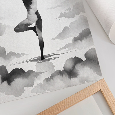Wandposter Schwarz-weiße Silhouette in den Wolken mit Vögeln