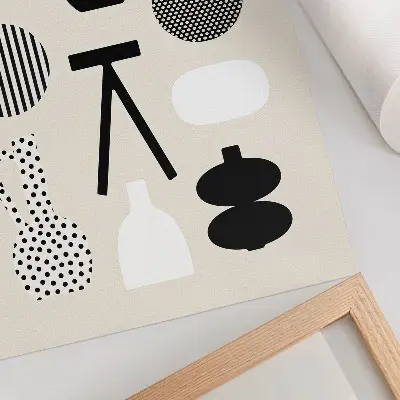 Poster mit schwarzen und weißen geometrischen Mustern auf beigem Hintergrund