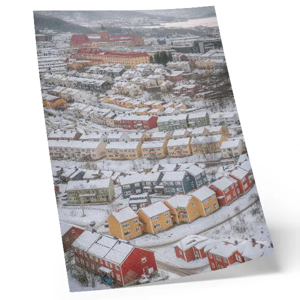 Leinwand-Kunstdruck bunte Häuser in einer winterlichen Landschaft