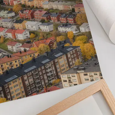 Wandposter mit bunten Gebäuden in gewundenen Straßen