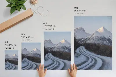 Wandposter Winterlandschaft mit Bergen und Straßenkurven in schöner Optik