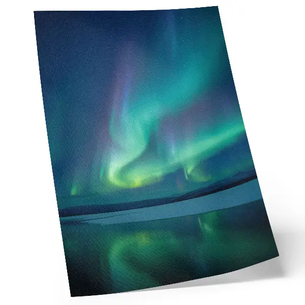 Poster Nordlichter vor einer nächtlichen Naturkulisse