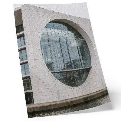 Kunstdruck auf Leinwand futuristische Fassade mit strengen Linien und Glasstruktur