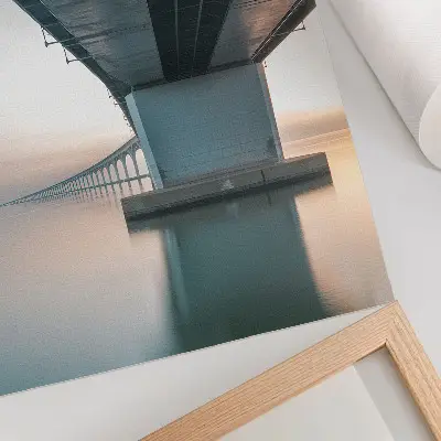 Poster Brücke über das Wasser im minimalistischen und modernen Design