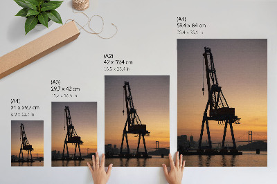 Poster Silhouette eines Industriekrans bei Sonnenuntergang Brücke