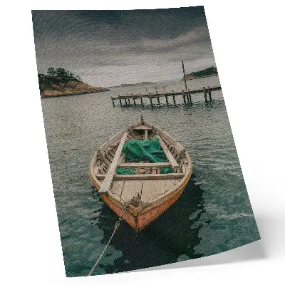 Wandposter ein Boot in der Bucht für eine friedliche Atmosphäre mit natürlichem Charme