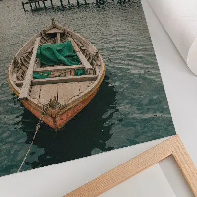 Wandposter ein Boot in der Bucht für eine friedliche Atmosphäre mit natürlichem Charme