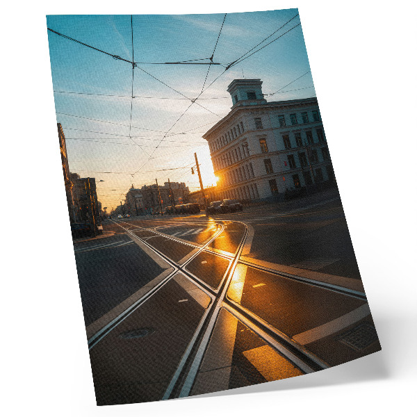 Wandposter Die untergehende Sonne über der Stadt mit ihrer Architektur