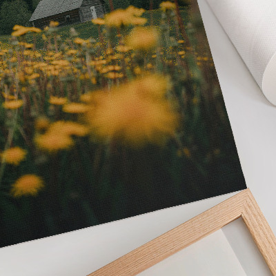 Kunstdruck leinwand Rustikaler Hüttenwald, gelbe Blüten verschwimmen