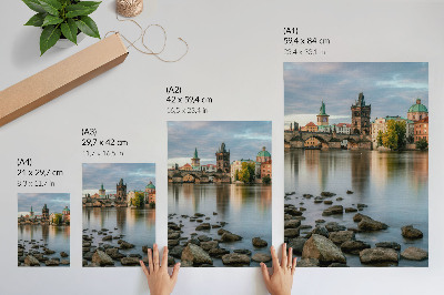 Poster Ein malerisches Panorama der Stadt mit einer Brücke über den Fluss
