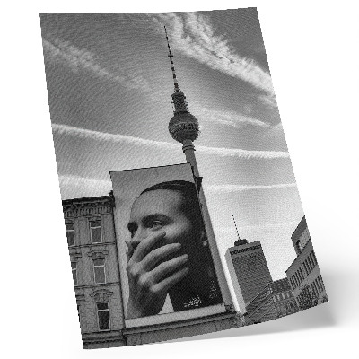 Wandposter Eine Stadt mit einem Wandgemälde und einem Fernsehturm
