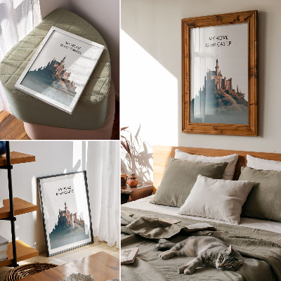Wandposter Burg auf einem Hügel mit Nebel und Text