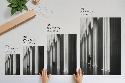 Wandposter mit schwarz-weißem geometrischem Muster und Weltraumlicht