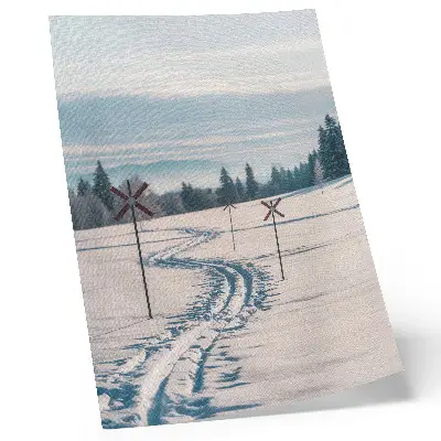 Poster mit Winterlandschaft, Skipisten, Bergen, Bäumen und Himmel