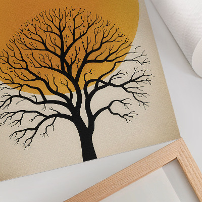 Poster Ein Baum vor dem Hintergrund eines großen Kreises in warmen Farbtönen