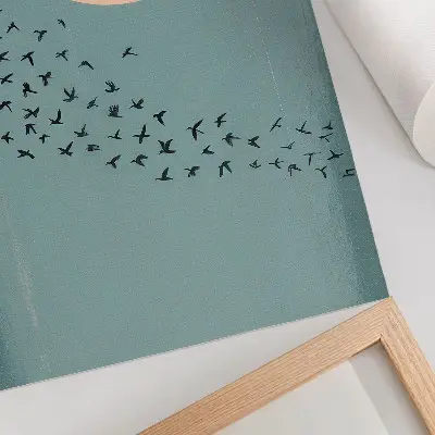 Poster Vögel im Flug vor blauem Hintergrund mit großem Kreis