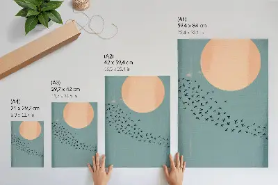 Poster Vögel im Flug vor blauem Hintergrund mit großem Kreis