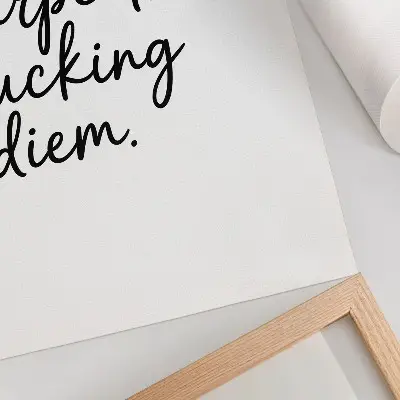 Poster mit schwarzem Motivationsspruch auf weißem Hintergrund