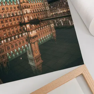 Poster Klassische Architektur reflektiert im Abendlicht