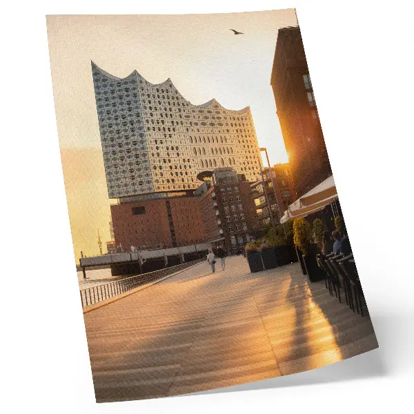 Wandposter mit dem Motiv Eleganz im urbanen Sonnenuntergang
