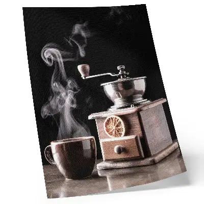 Poster mit atmosphärischen und klassischen Motiven in dunkler Farbpalette