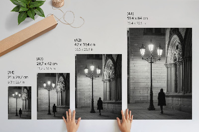 Wandposter Schwarz-weiße Architektur mit einer Laterne bei Nacht