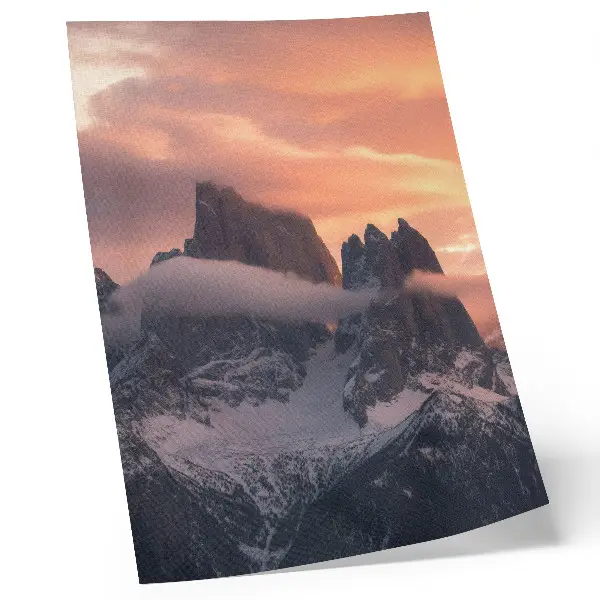 Kunstdruck auf Leinwand Sonnenuntergang in den Bergen mit Nebel, Harmonie und Geheimnis