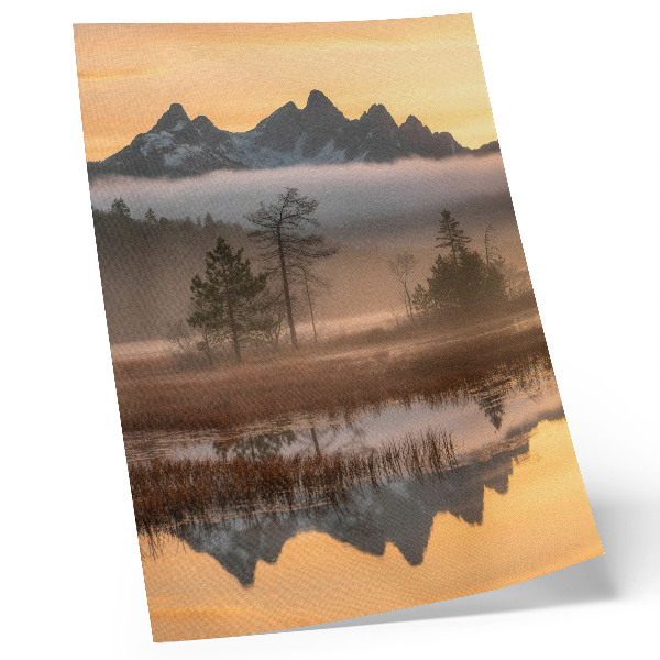 Wandposter Berge, Bäume, Nebel, ruhiges Wasser, Spiegelung