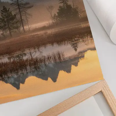 Wandposter berge, bäume, nebel und spiegelung im ruhigen wasser