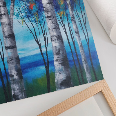 Wandposter Farbenfrohe Birken vor blauem Hintergrund und warmen Akzenten