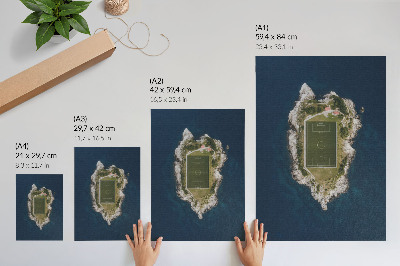 Poster Ein Pitch auf einer Insel, umgeben von einem türkisfarbenen Meer