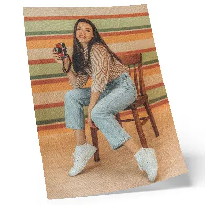 Poster mit retro-inspirierten positiven Vibes und horizontalen Streifen
