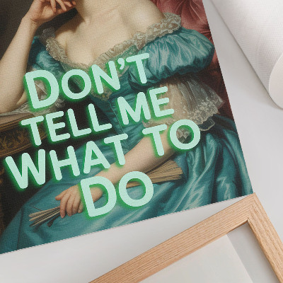 Poster Eine Frau in klassischer Pose mit einer ironischen Inschrift