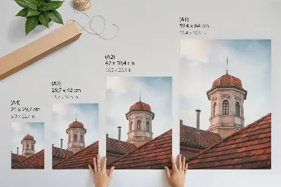 Poster rustikaler Turm mit Ziegeldach unter blauem Himmel