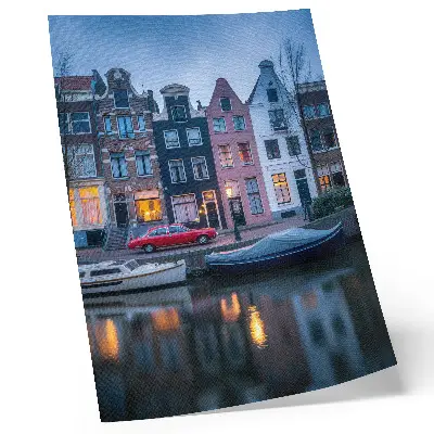Poster bunte Mietshäuser bei Abendstimmung im Wasser gespiegelt