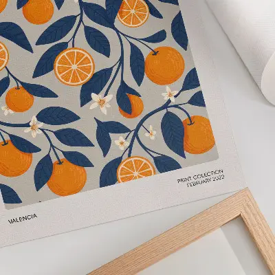 Kunstdruck auf Leinwand mit orangegrauem Hintergrund und dunklen Blättern im modernen Stil