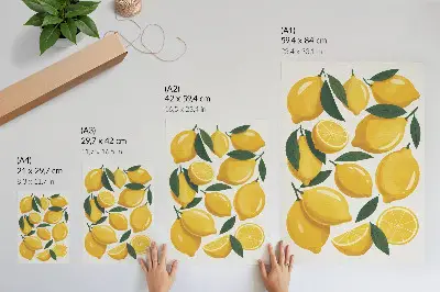 Wandposter mit goldenen Zitronen und grünen Blättern auf hellem Hintergrund ohne Bewegung