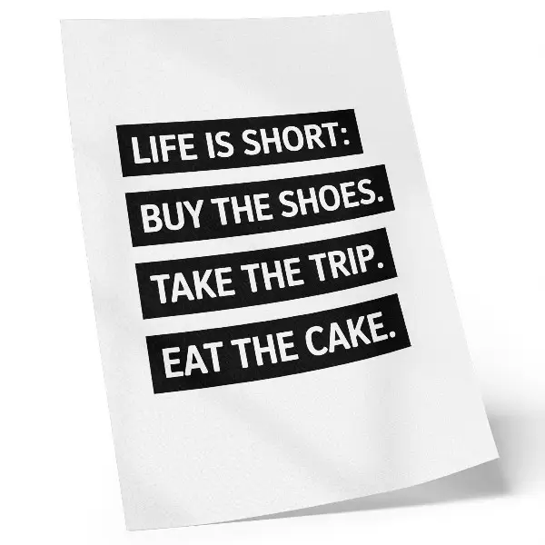 Poster mit inspirierender Typografie in Buchstaben auf schwarzem Hintergrund