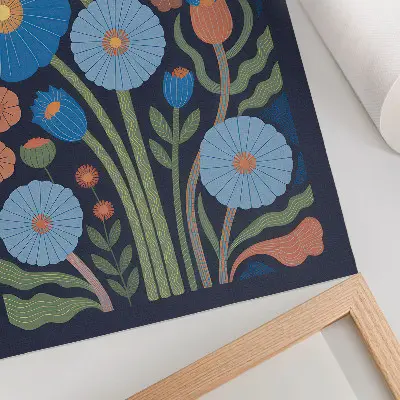 Kunstdruck auf Leinwand blaue Blumen mit orangen Akzenten auf marineblauem Hintergrund