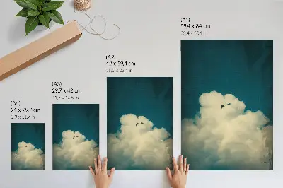 Poster weiße Wolken am türkisfarbenen Himmel mit zwei Vögeln im Weltraum
