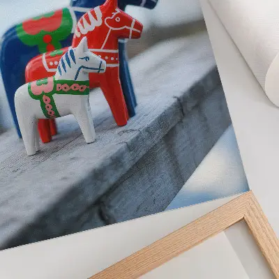 Leinwand-Kunstdruck mit bunten Pferdefiguren im skandinavischen Stil