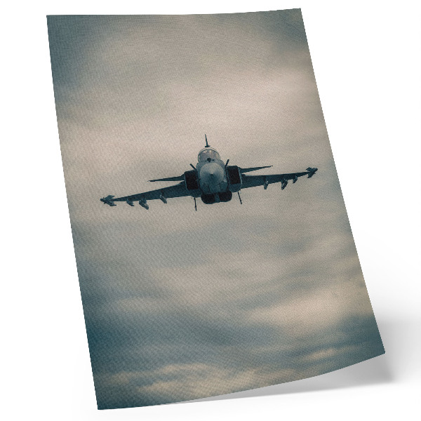 Wandposter Schwarzweißer Kampfjet im Flug, dynamisches Bild.