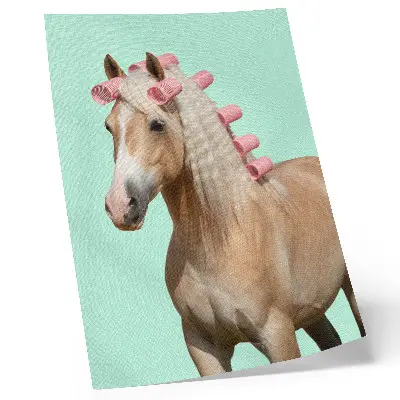Wandposter mit Motiv von hellem Pferdefell in mintfarbenen Pastelltönen auf einem Roller